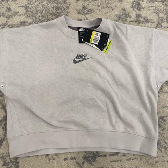 BRAND NEW NIKE CROP CREWNECK - Picture 2 of 3